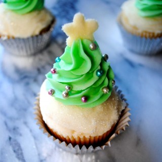Christmas Tree Cupcakes and a Holiday Shout Out!